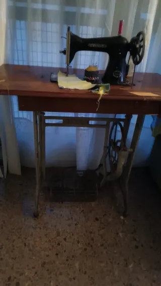 Máquina de coser antigua