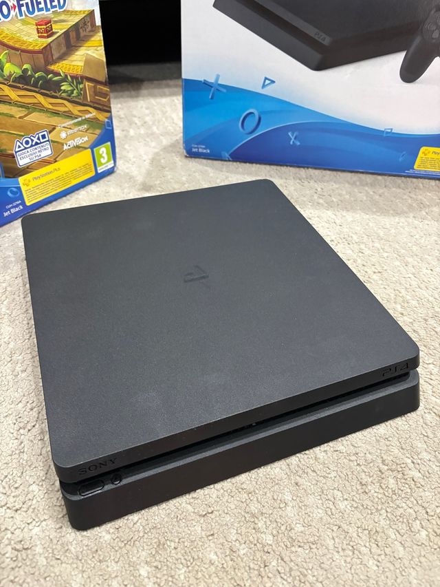 PS4 Slim 500GB Negra + 4 Juegos y mando