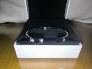 Brazalete plateado con cristales