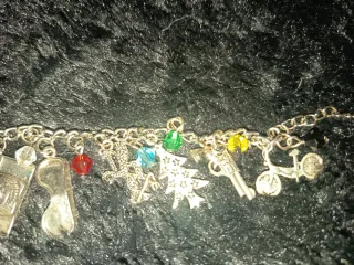 Pulsera Stranger Things con dijes