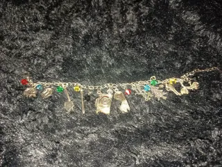 Pulsera Stranger Things con dijes