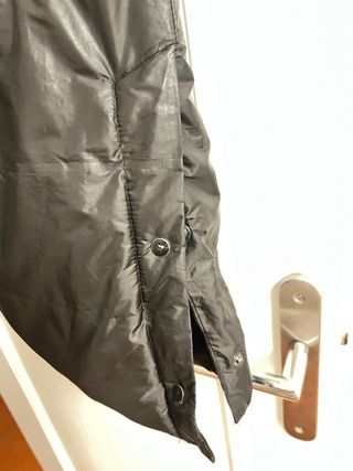 Chaleco largo Zara negro con capucha