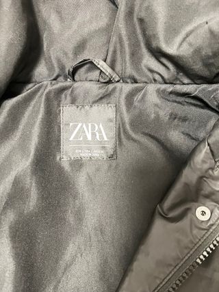 Chaleco largo Zara negro con capucha