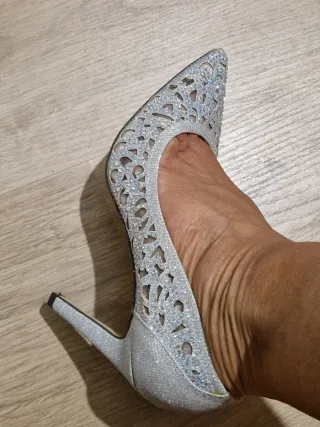 Zapato fiesta Menbur plateados. Solo puesto 1 vez