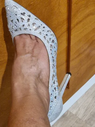 Zapato fiesta Menbur plateados. Solo puesto 1 vez