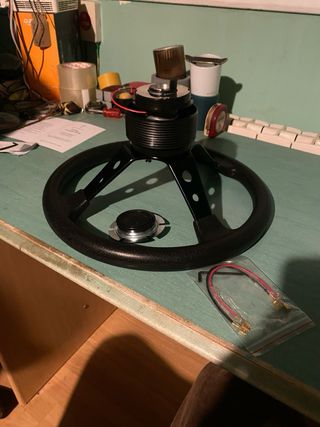 Volante desplazado + piña Opel Corsa B