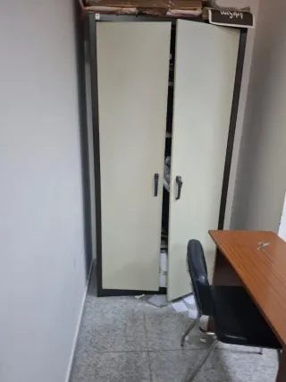 Armario de oficina metálico