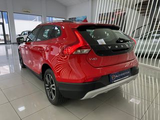 VOLVO V40 Cross Country 2.0 D2 Momentum