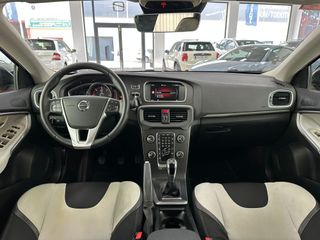 VOLVO V40 Cross Country 2.0 D2 Momentum