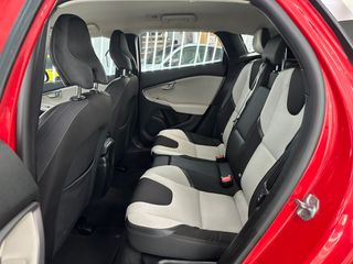 VOLVO V40 Cross Country 2.0 D2 Momentum