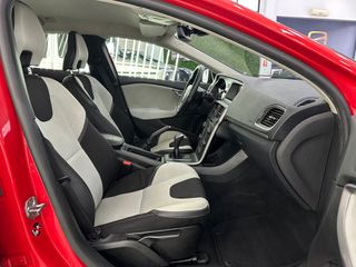 VOLVO V40 Cross Country 2.0 D2 Momentum