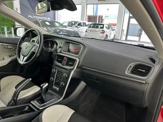 VOLVO V40 Cross Country 2.0 D2 Momentum