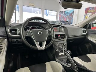 VOLVO V40 Cross Country 2.0 D2 Momentum