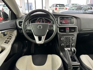 VOLVO V40 Cross Country 2.0 D2 Momentum