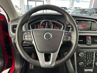 VOLVO V40 Cross Country 2.0 D2 Momentum