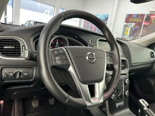 VOLVO V40 Cross Country 2.0 D2 Momentum