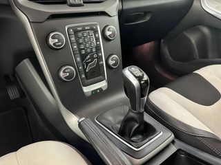 VOLVO V40 Cross Country 2.0 D2 Momentum