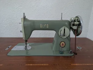 Máquina de coser Alfa