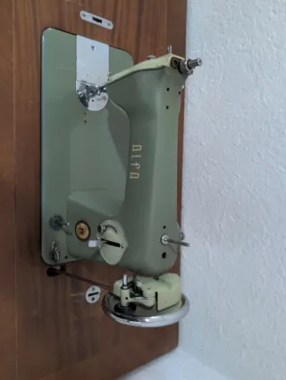 Máquina de coser Alfa
