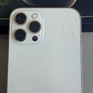 2 iPhone: 12 Pro Max Dorado y iPhone XS Max Dorado