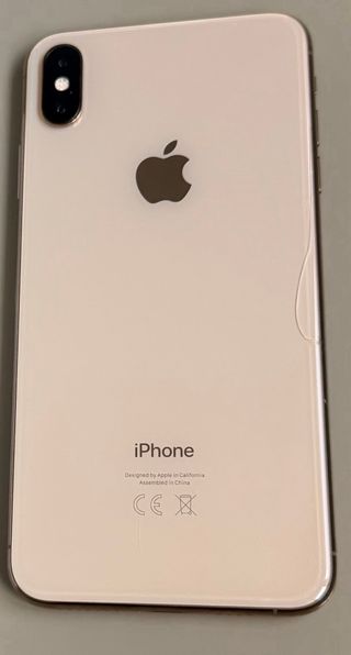 2 iPhone: 12 Pro Max Dorado y iPhone XS Max Dorado