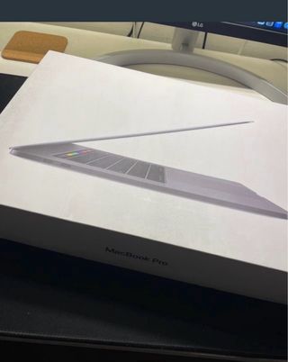 MacBook Pro 2018 i7 Plata Touchbar y touch id