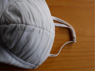 Vestido de lujo blanco con fruncidos