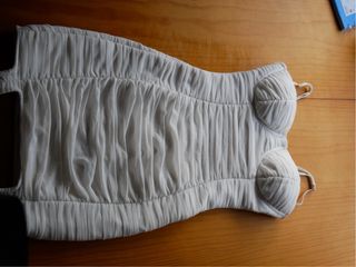 Vestido de lujo blanco con fruncidos