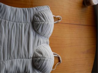 Vestido de lujo blanco con fruncidos