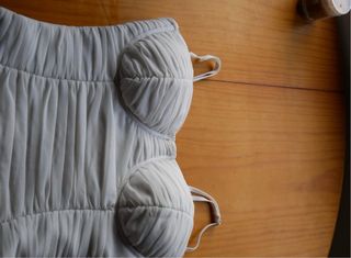 Vestido de lujo blanco con fruncidos