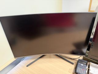 Monitor Samsung 32” 4K UHD Curvo - Perfecto estado