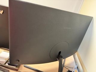 Monitor Samsung 32” 4K UHD Curvo - Perfecto estado