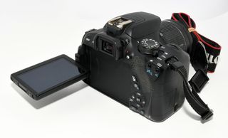 CAMARA REFLEX DIGITAL CANON EOS 700D (REBEL T5i)+