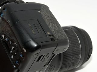 CAMARA REFLEX DIGITAL CANON EOS 700D (REBEL T5i)+