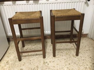 2 Banquetas altas anea y madera