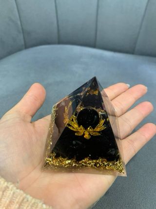 Piramide di Orgonite, Ossidiana Nera con Loto