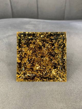 Piramide di Orgonite, Ossidiana Nera con Loto