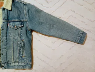 Cazadora vaquera Levis con borrego