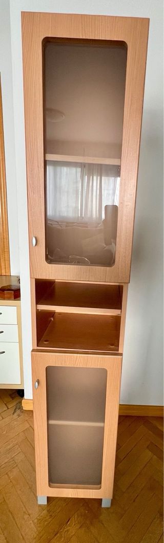 Mueble alto auxiliar madera con puertas cristal
