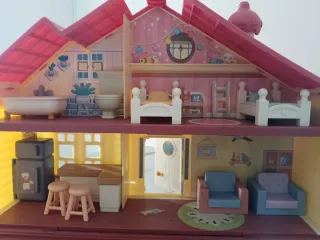 Casita de Bluey con figuras