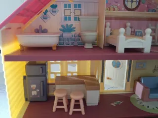 Casita de Bluey con figuras