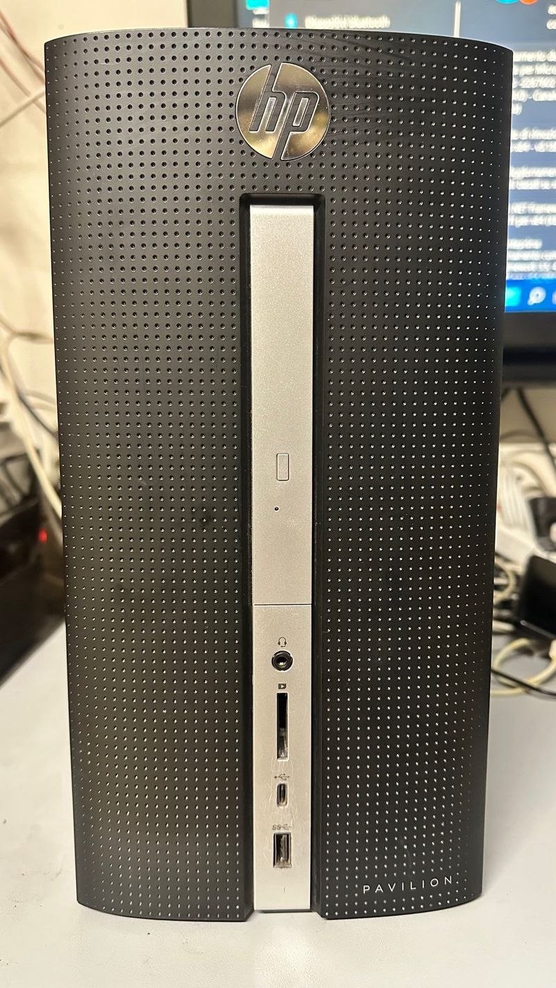 PC HP Pavilion 570-p0xx Negro/Plata
