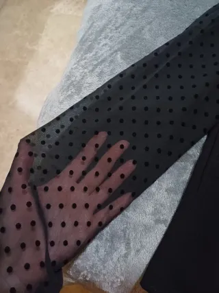 Blusa negra October talla M con volantes