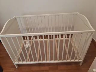 Cuna de bebé blanca