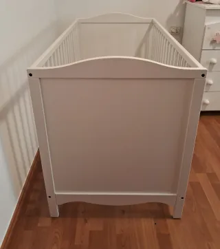 Cuna de bebé blanca