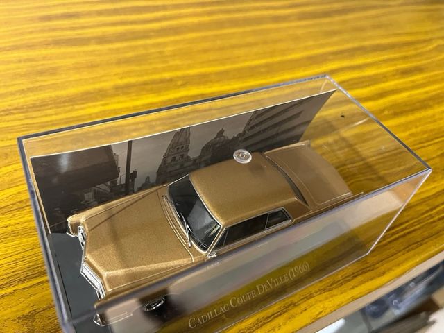 Cadillac coupe deville 1966 escala 1/43