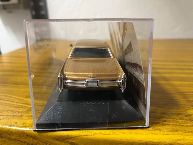 Cadillac coupe deville 1966 escala 1/43