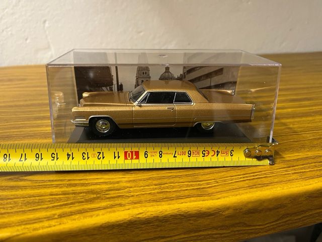 Cadillac coupe deville 1966 escala 1/43