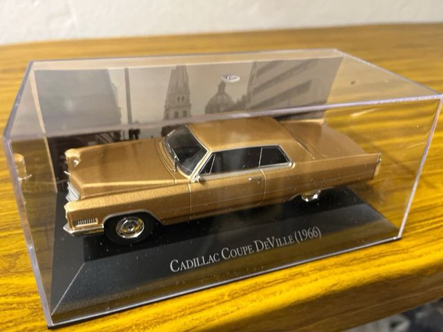 Cadillac coupe deville 1966 escala 1/43