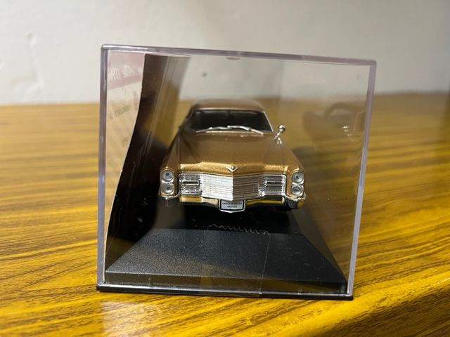 Cadillac coupe deville 1966 escala 1/43